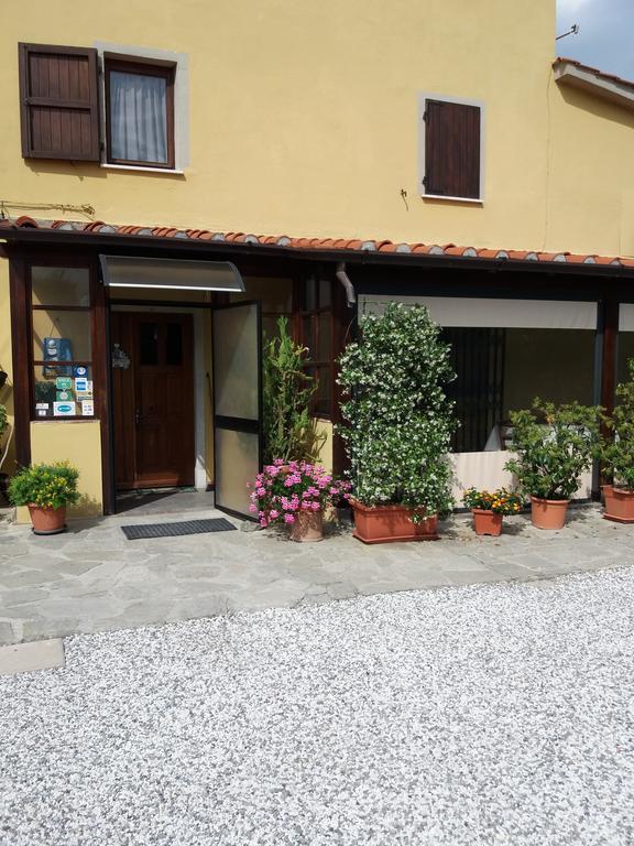 Le Travi Frühstückspension Sarzana